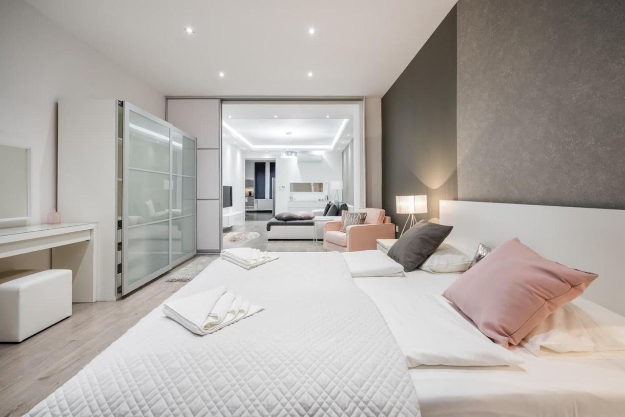 Bpr Calypso Home With A/C Budapest Esterno foto