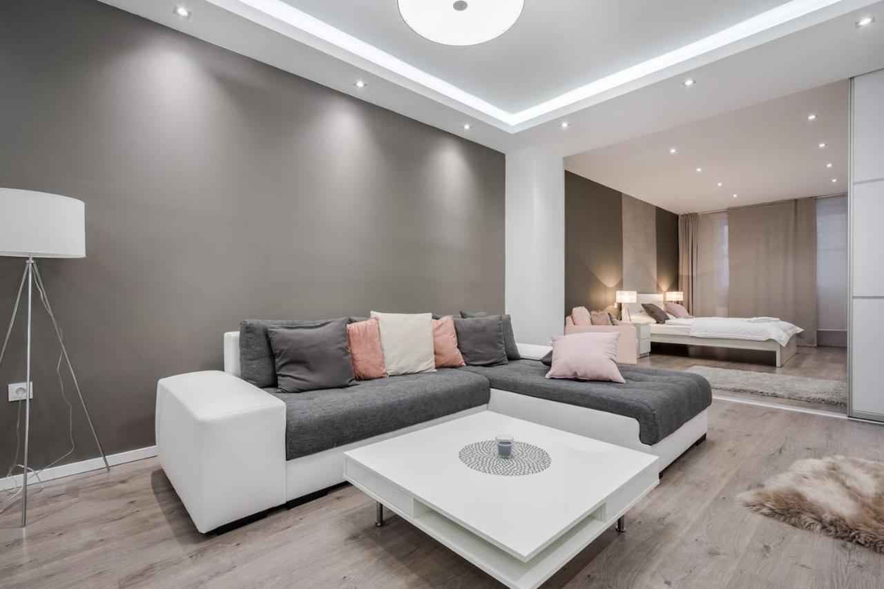 Bpr Calypso Home With A/C Budapest Esterno foto